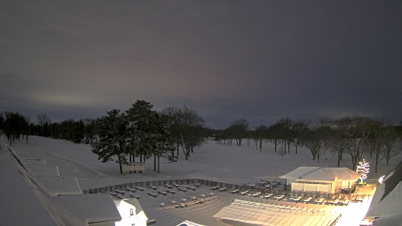 Thumbnail for current weather camera view from Crystal Lake Country Club in Crystal Lake, Illinois