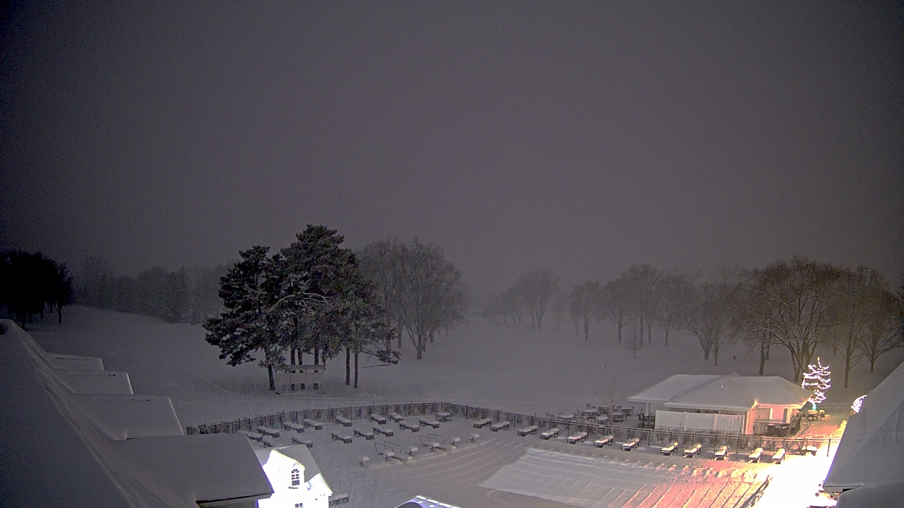 Thumbnail for current weather camera view from Crystal Lake Country Club in Crystal Lake, Illinois