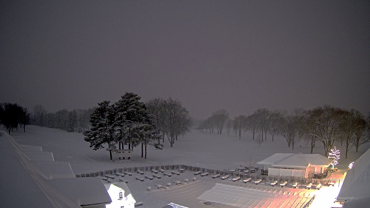 Thumbnail for current weather camera view from Crystal Lake Country Club in Crystal Lake, Illinois