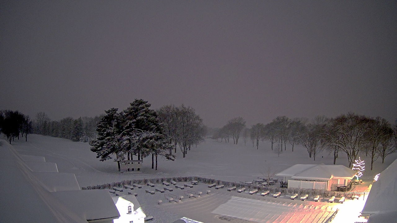 Thumbnail for current weather camera view from Crystal Lake Country Club in Crystal Lake, Illinois