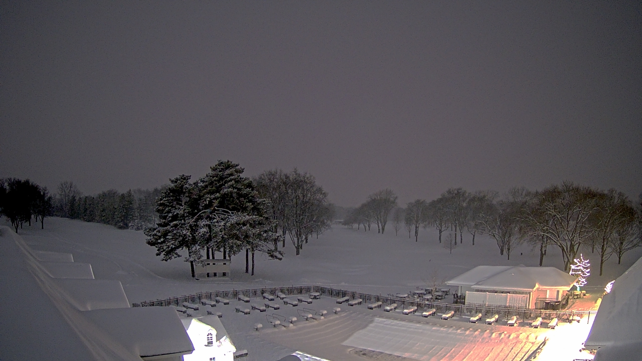 Thumbnail for current weather camera view from Crystal Lake Country Club in Crystal Lake, Illinois