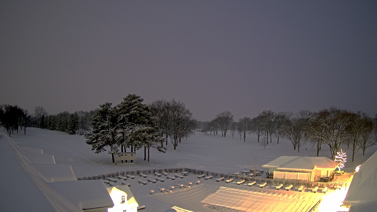 Thumbnail for current weather camera view from Crystal Lake Country Club in Crystal Lake, Illinois