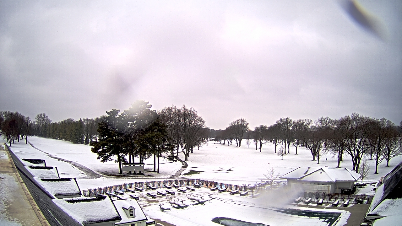 Thumbnail for current weather camera view from Crystal Lake Country Club in Crystal Lake, Illinois