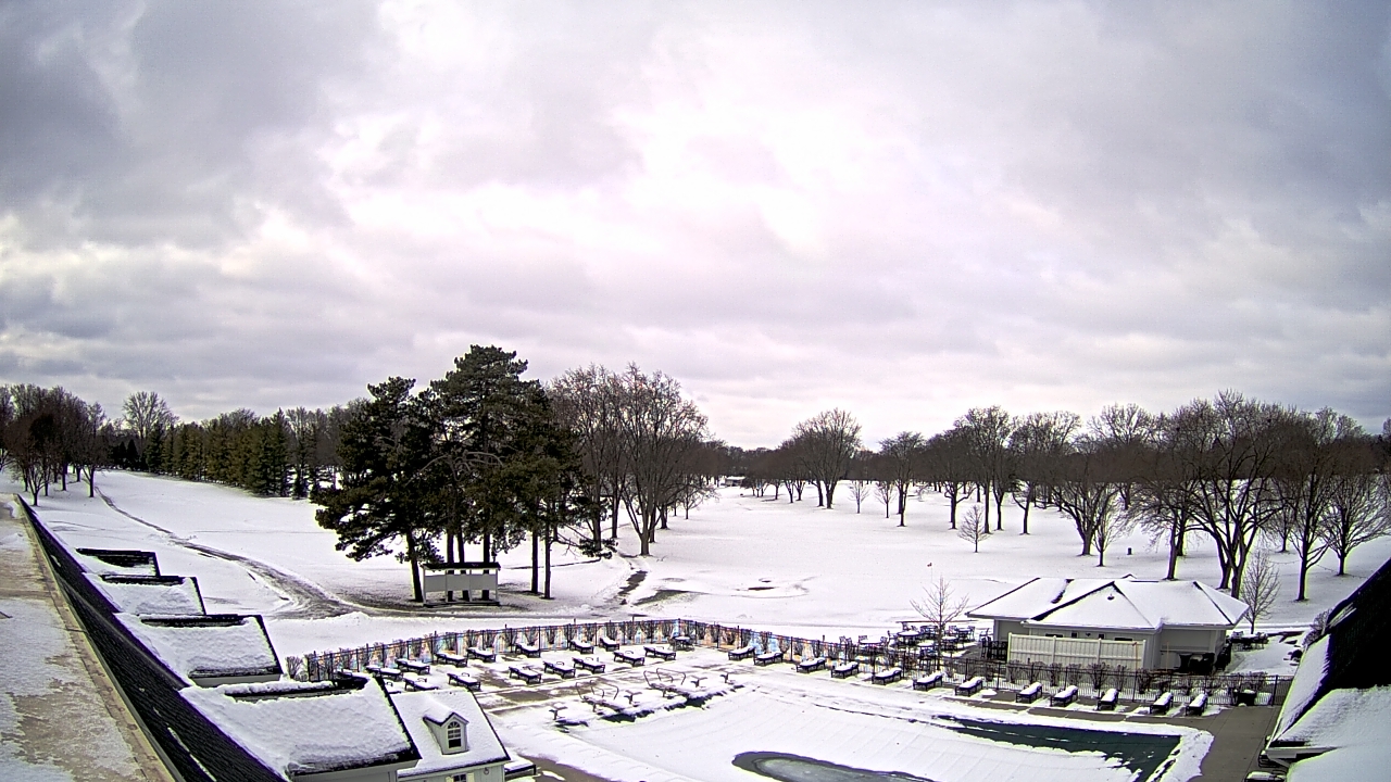 Thumbnail for current weather camera view from Crystal Lake Country Club in Crystal Lake, Illinois