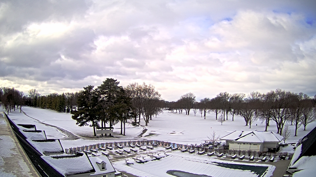 Thumbnail for current weather camera view from Crystal Lake Country Club in Crystal Lake, Illinois