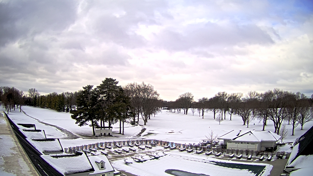 Thumbnail for current weather camera view from Crystal Lake Country Club in Crystal Lake, Illinois