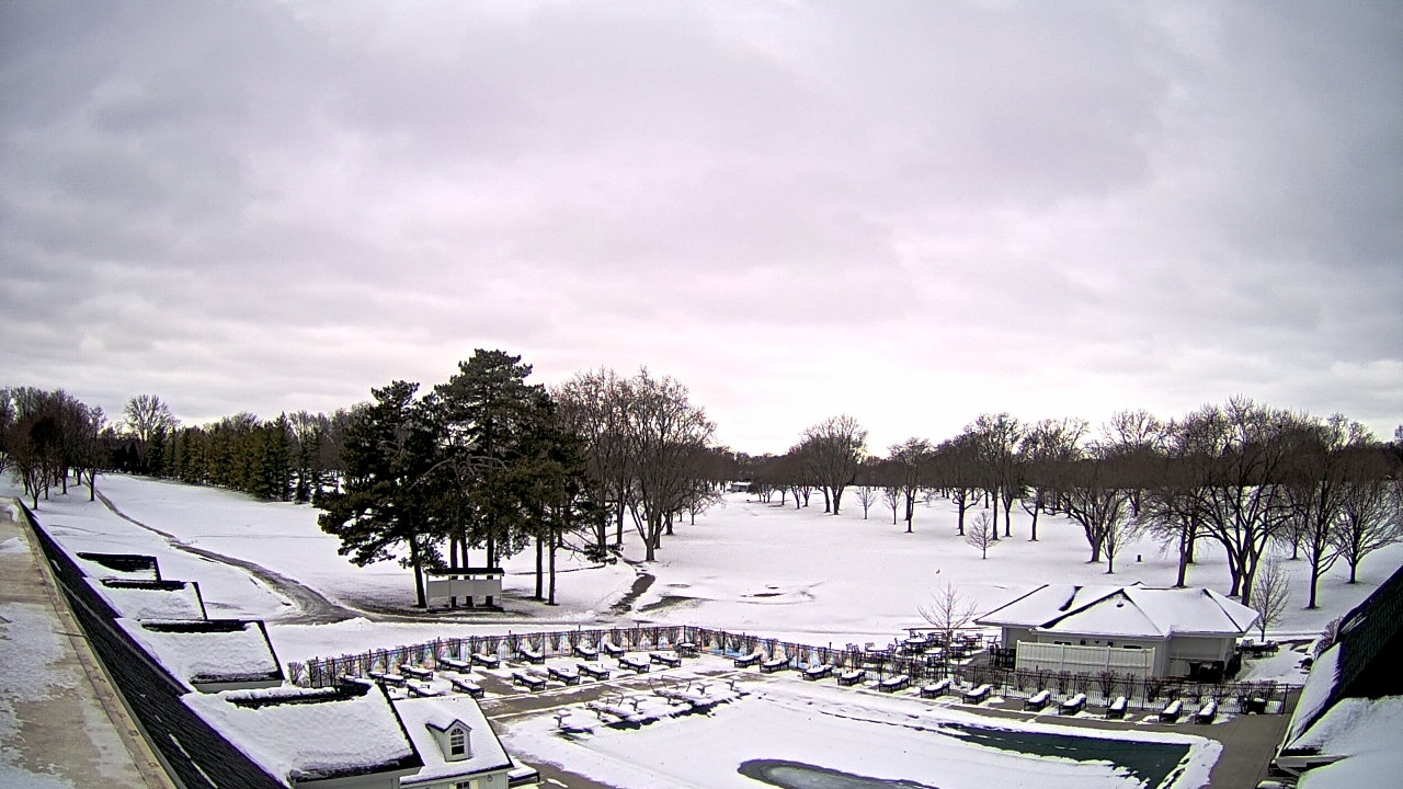 Thumbnail for current weather camera view from Crystal Lake Country Club in Crystal Lake, Illinois