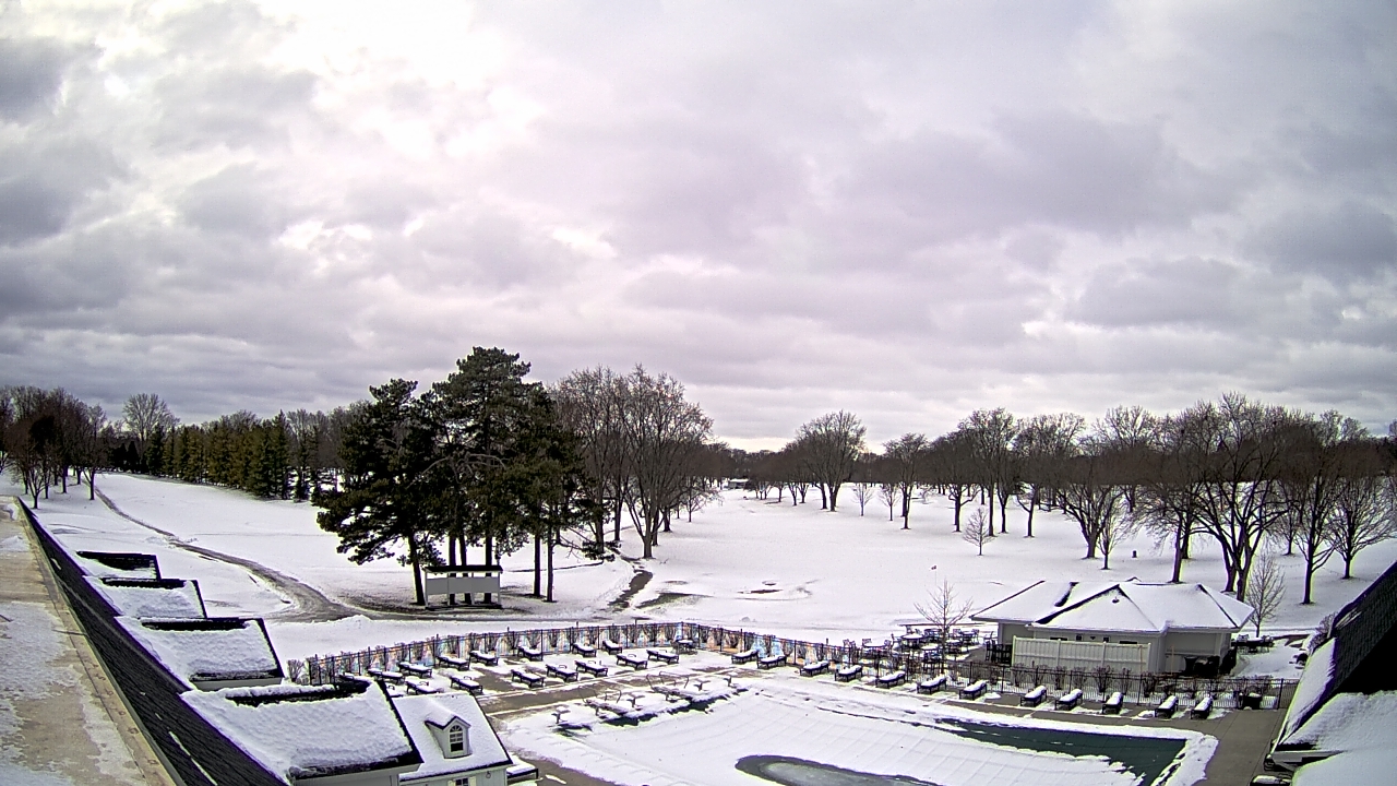 Thumbnail for current weather camera view from Crystal Lake Country Club in Crystal Lake, Illinois