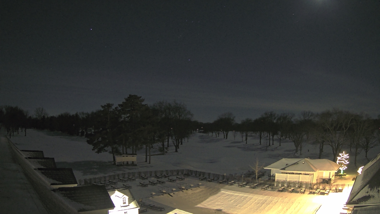 Thumbnail for current weather camera view from Crystal Lake Country Club in Crystal Lake, Illinois