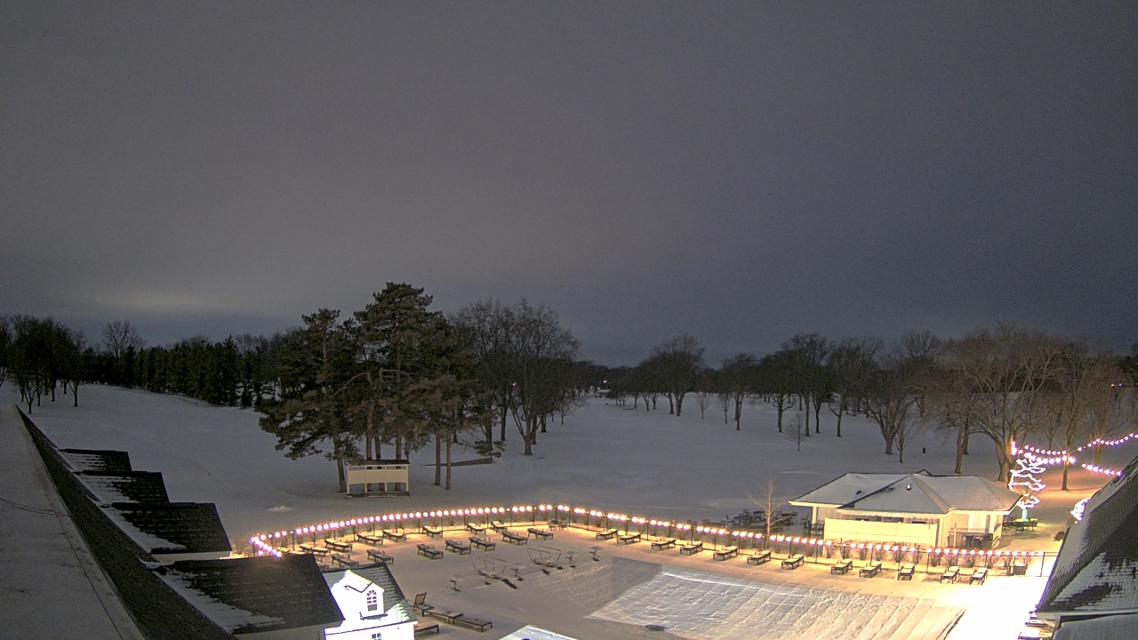 Thumbnail for current weather camera view from Crystal Lake Country Club in Crystal Lake, Illinois