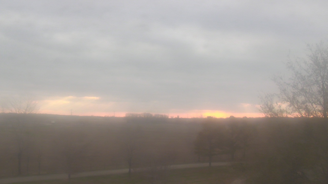 Thumbnail for current weather camera view from Walkers Bluff in Cambria, Illinois