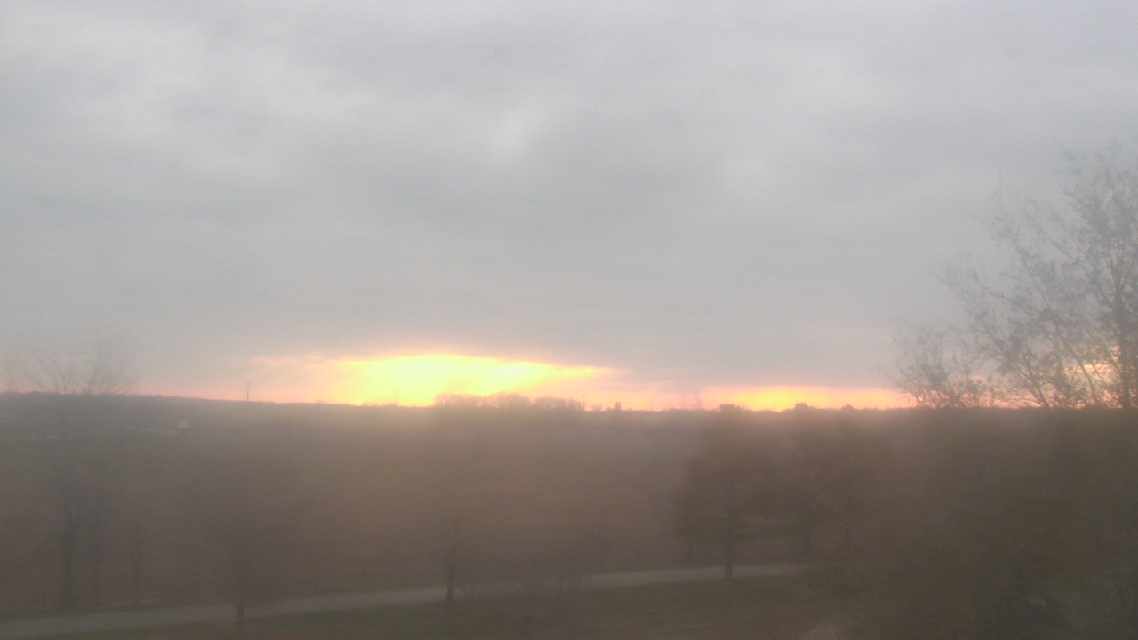 Thumbnail for current weather camera view from Walkers Bluff in Cambria, Illinois