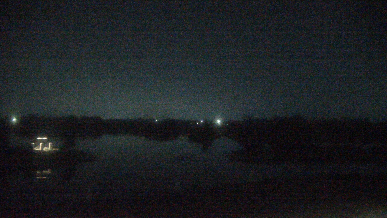 Thumbnail for current weather camera view from Three Oaks Recreation Area in Crystal Lake, Illinois