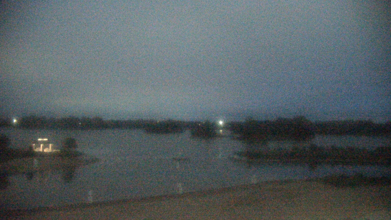 Thumbnail for current weather camera view from Three Oaks Recreation Area in Crystal Lake, Illinois