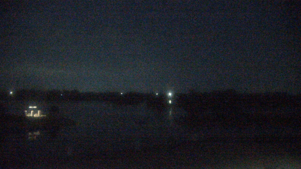 Thumbnail for current weather camera view from Three Oaks Recreation Area in Crystal Lake, Illinois