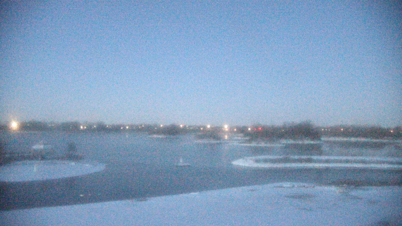 Thumbnail for current weather camera view from Three Oaks Recreation Area in Crystal Lake, Illinois