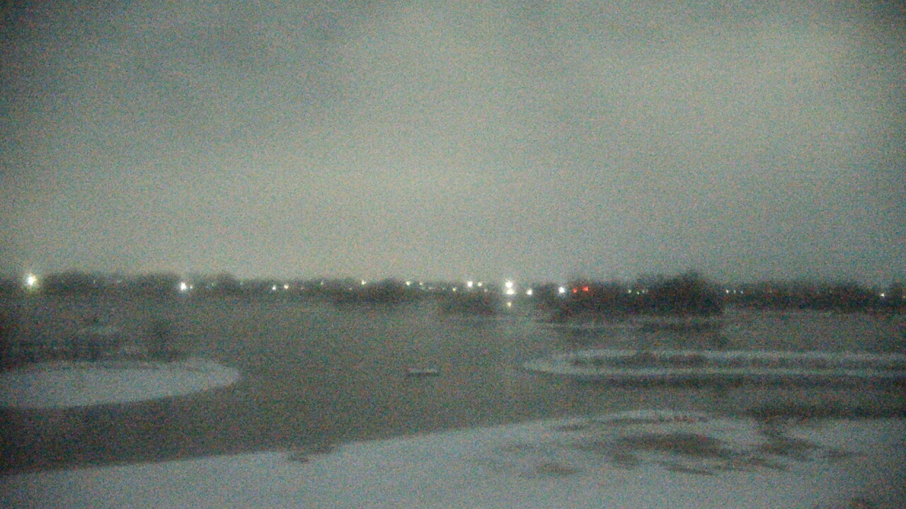 Thumbnail for current weather camera view from Three Oaks Recreation Area in Crystal Lake, Illinois