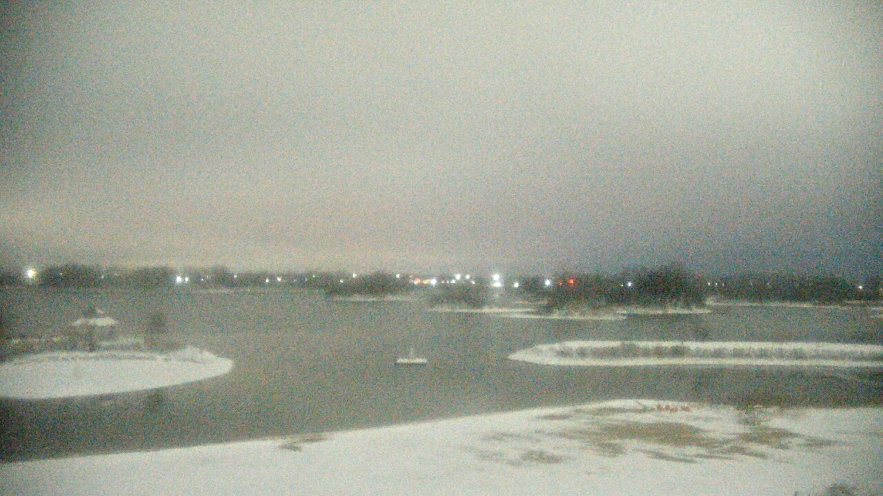 Thumbnail for current weather camera view from Three Oaks Recreation Area in Crystal Lake, Illinois