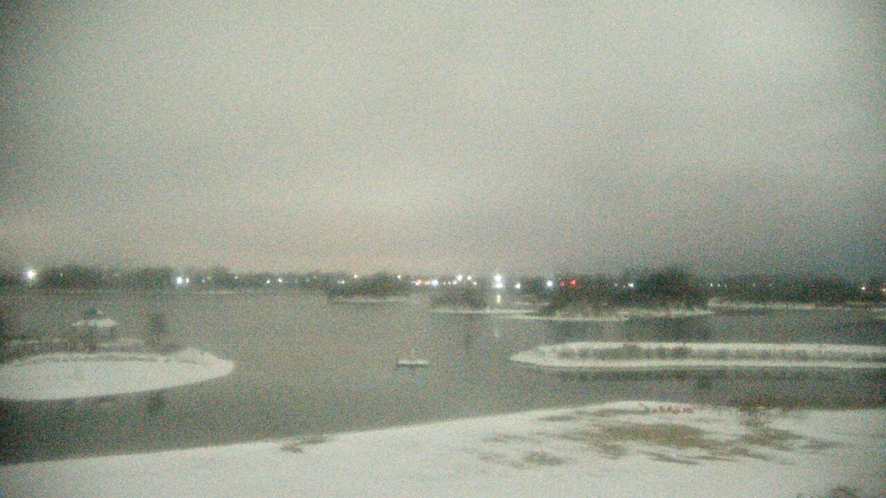 Thumbnail for current weather camera view from Three Oaks Recreation Area in Crystal Lake, Illinois