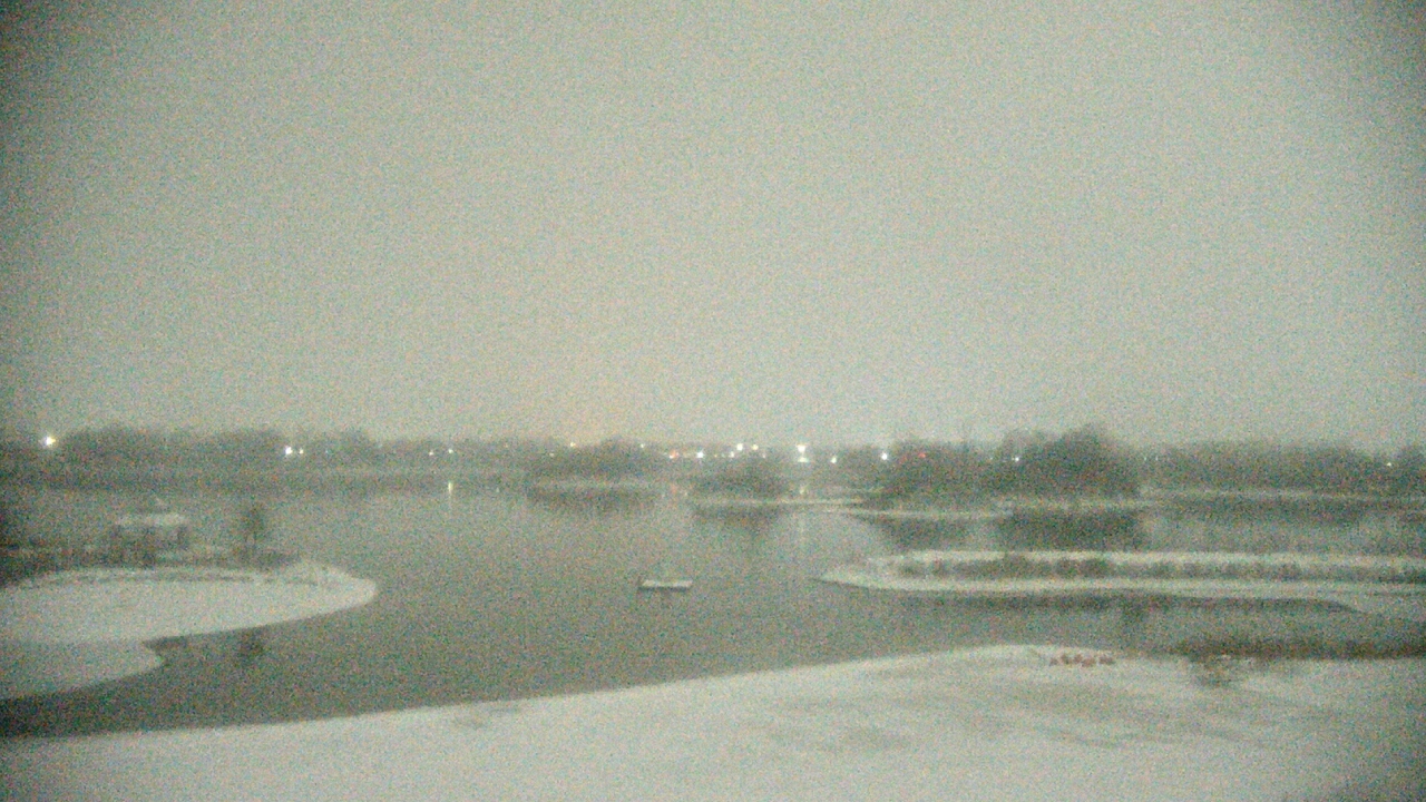 Thumbnail for current weather camera view from Three Oaks Recreation Area in Crystal Lake, Illinois