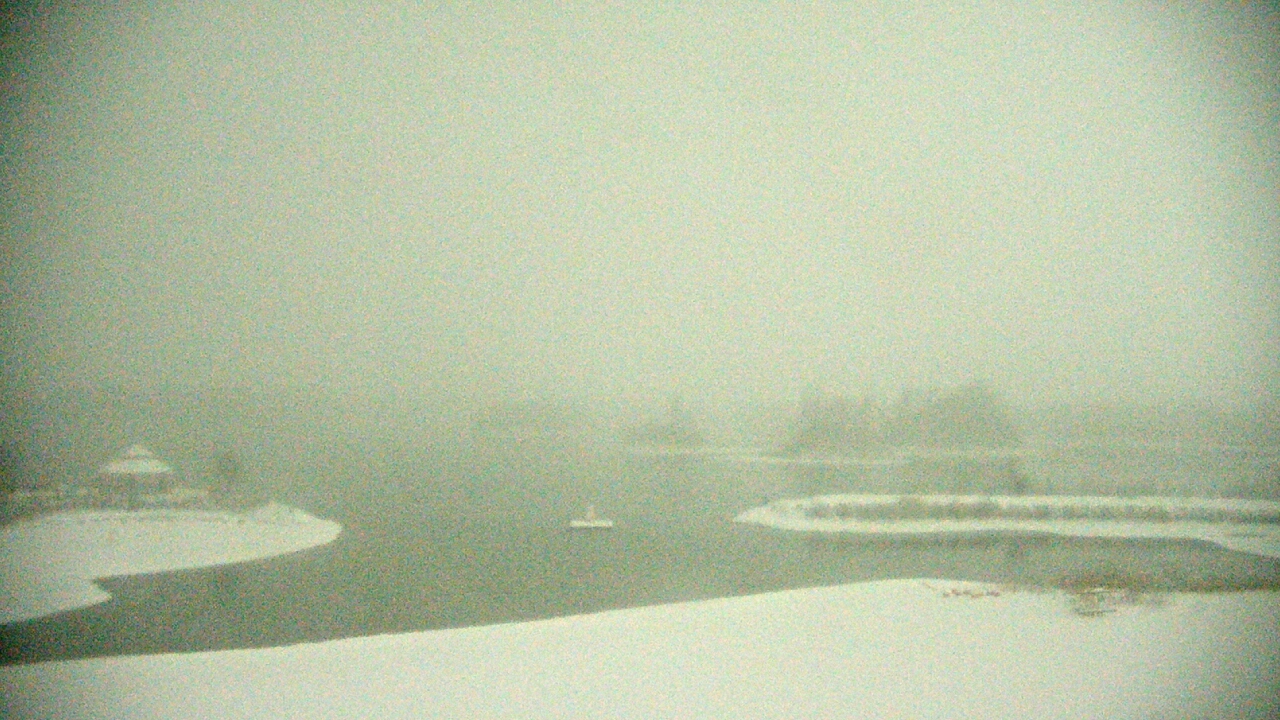 Thumbnail for current weather camera view from Three Oaks Recreation Area in Crystal Lake, Illinois