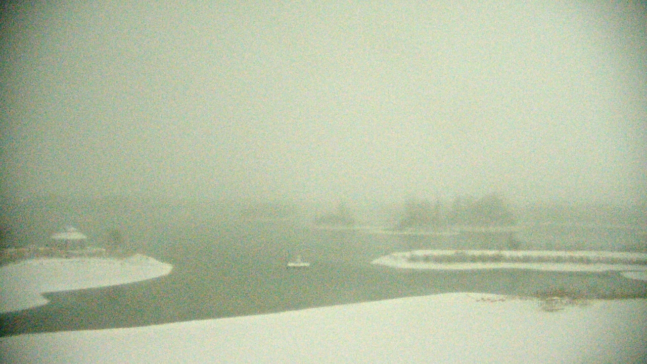 Thumbnail for current weather camera view from Three Oaks Recreation Area in Crystal Lake, Illinois