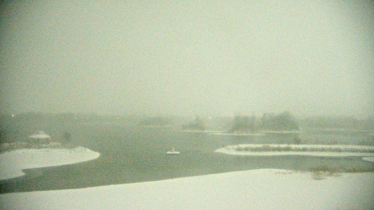 Thumbnail for current weather camera view from Three Oaks Recreation Area in Crystal Lake, Illinois