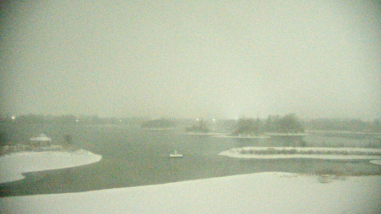 Thumbnail for current weather camera view from Three Oaks Recreation Area in Crystal Lake, Illinois