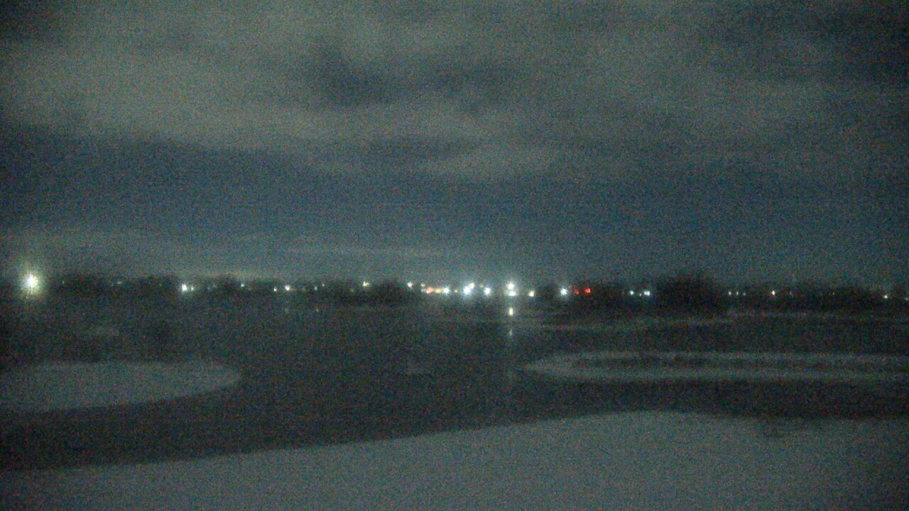 Thumbnail for current weather camera view from Three Oaks Recreation Area in Crystal Lake, Illinois