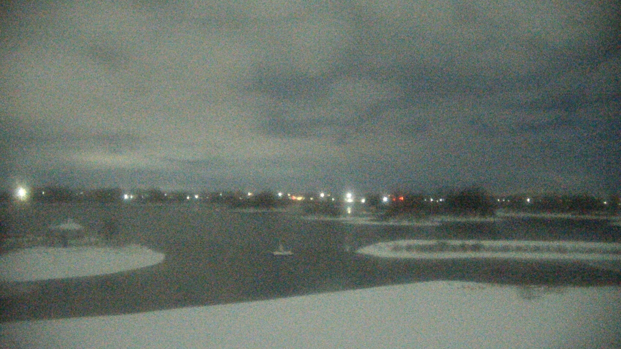 Thumbnail for current weather camera view from Three Oaks Recreation Area in Crystal Lake, Illinois