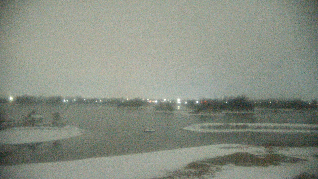Thumbnail for current weather camera view from Three Oaks Recreation Area in Crystal Lake, Illinois