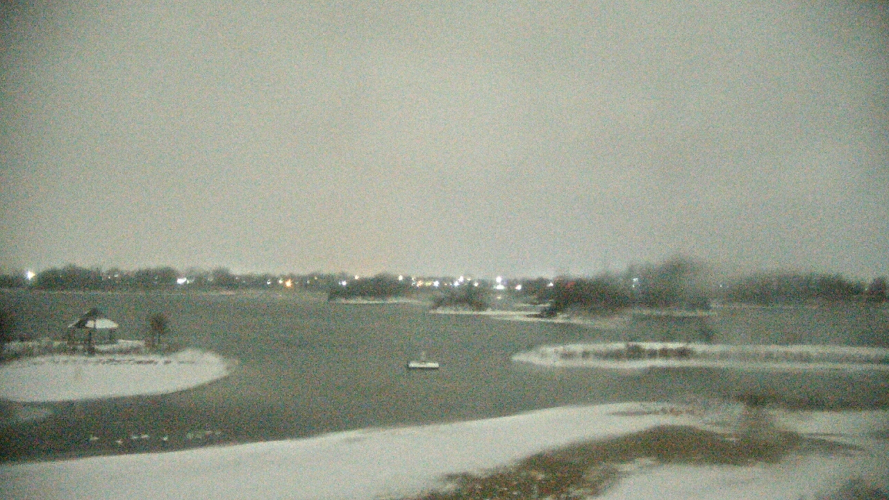 Thumbnail for current weather camera view from Three Oaks Recreation Area in Crystal Lake, Illinois