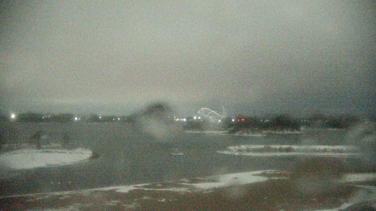 Thumbnail for current weather camera view from Three Oaks Recreation Area in Crystal Lake, Illinois