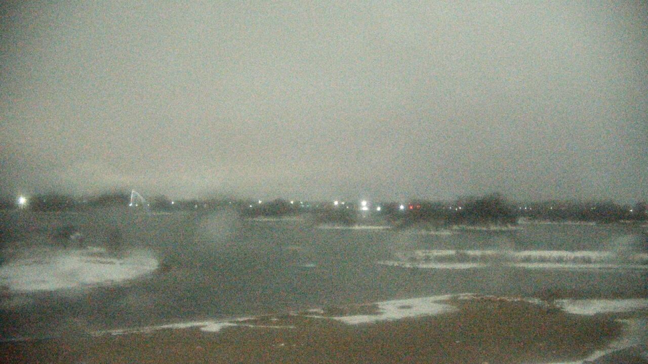 Thumbnail for current weather camera view from Three Oaks Recreation Area in Crystal Lake, Illinois