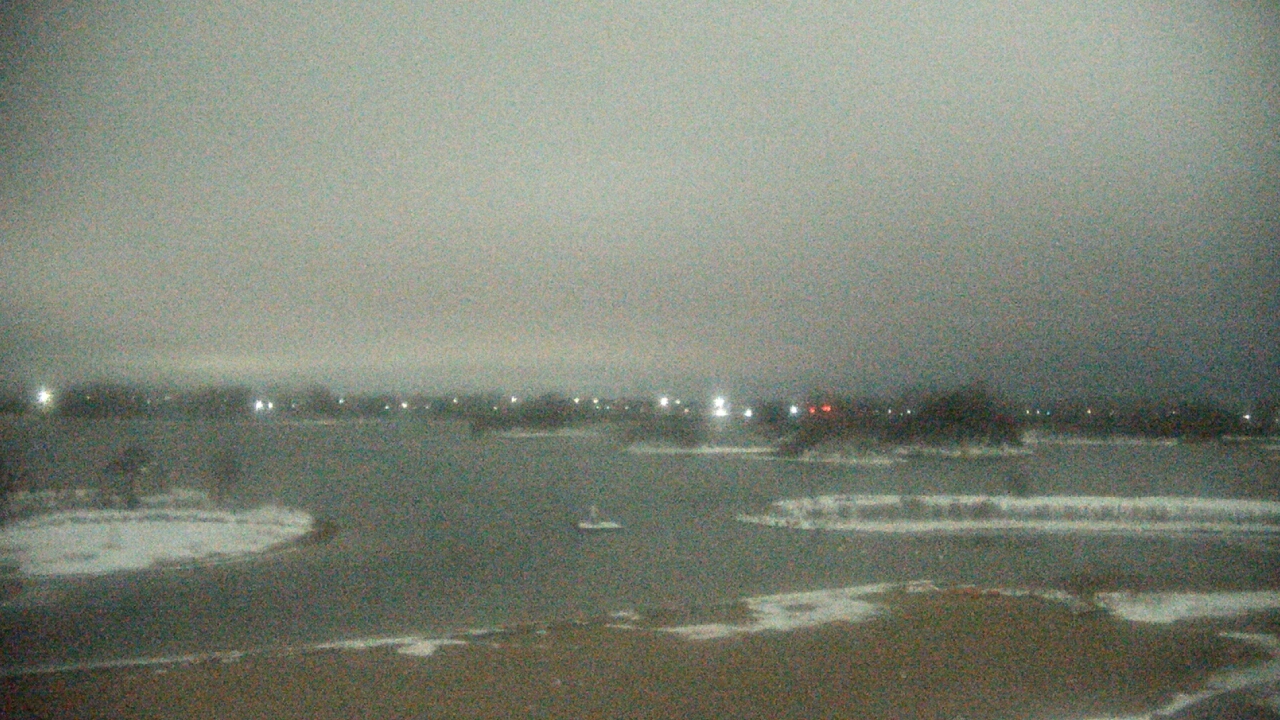 Thumbnail for current weather camera view from Three Oaks Recreation Area in Crystal Lake, Illinois