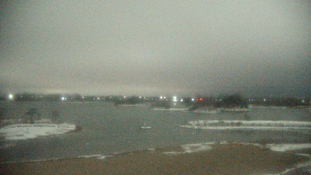 Thumbnail for current weather camera view from Three Oaks Recreation Area in Crystal Lake, Illinois