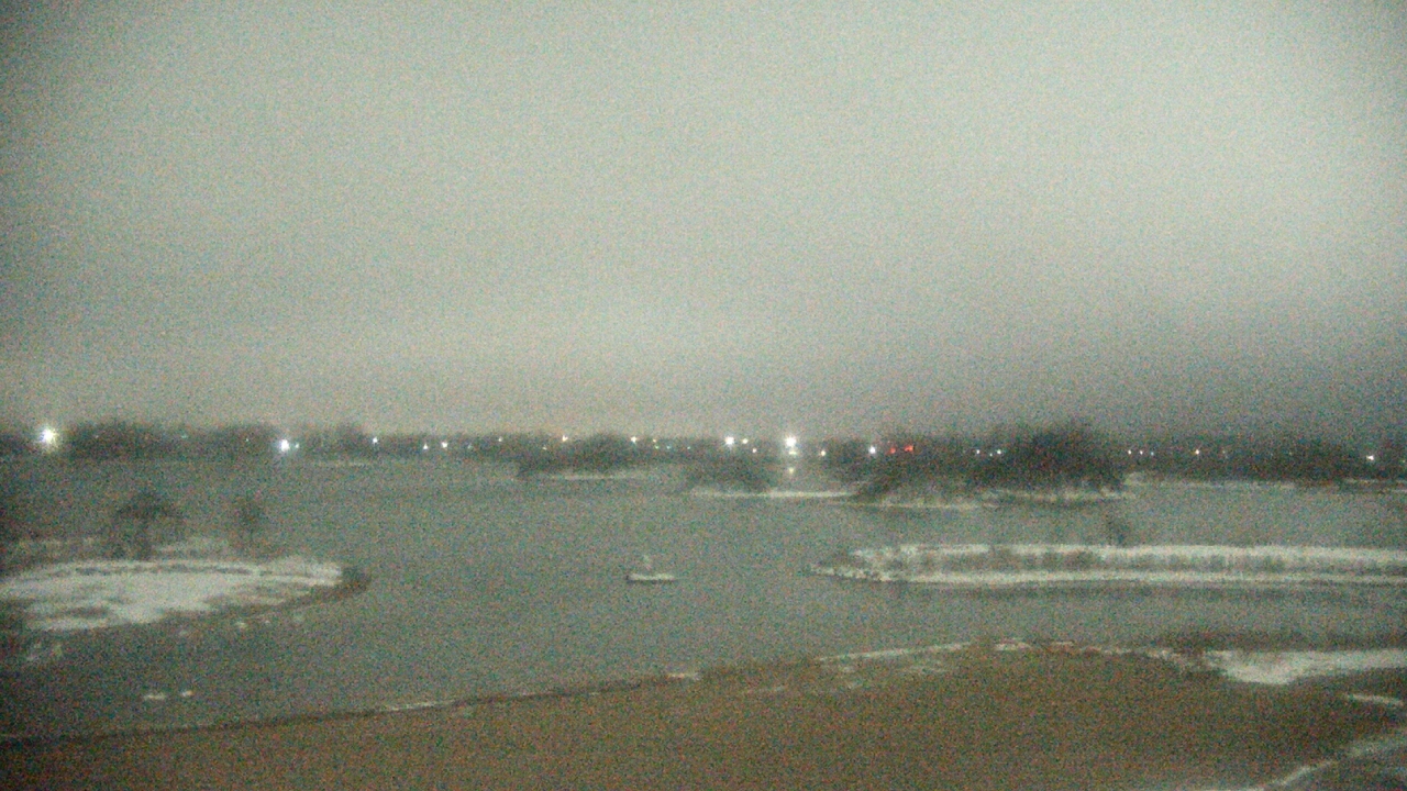 Thumbnail for current weather camera view from Three Oaks Recreation Area in Crystal Lake, Illinois