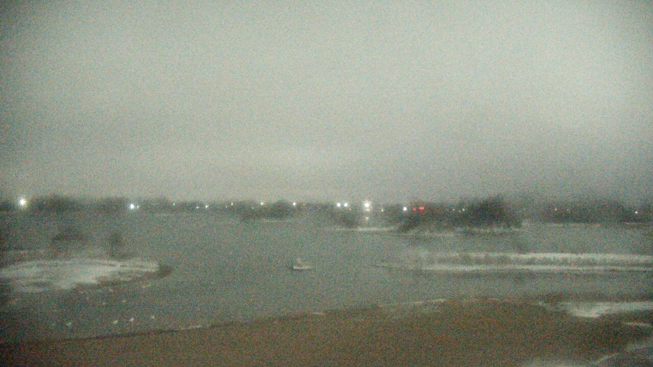 Thumbnail for current weather camera view from Three Oaks Recreation Area in Crystal Lake, Illinois