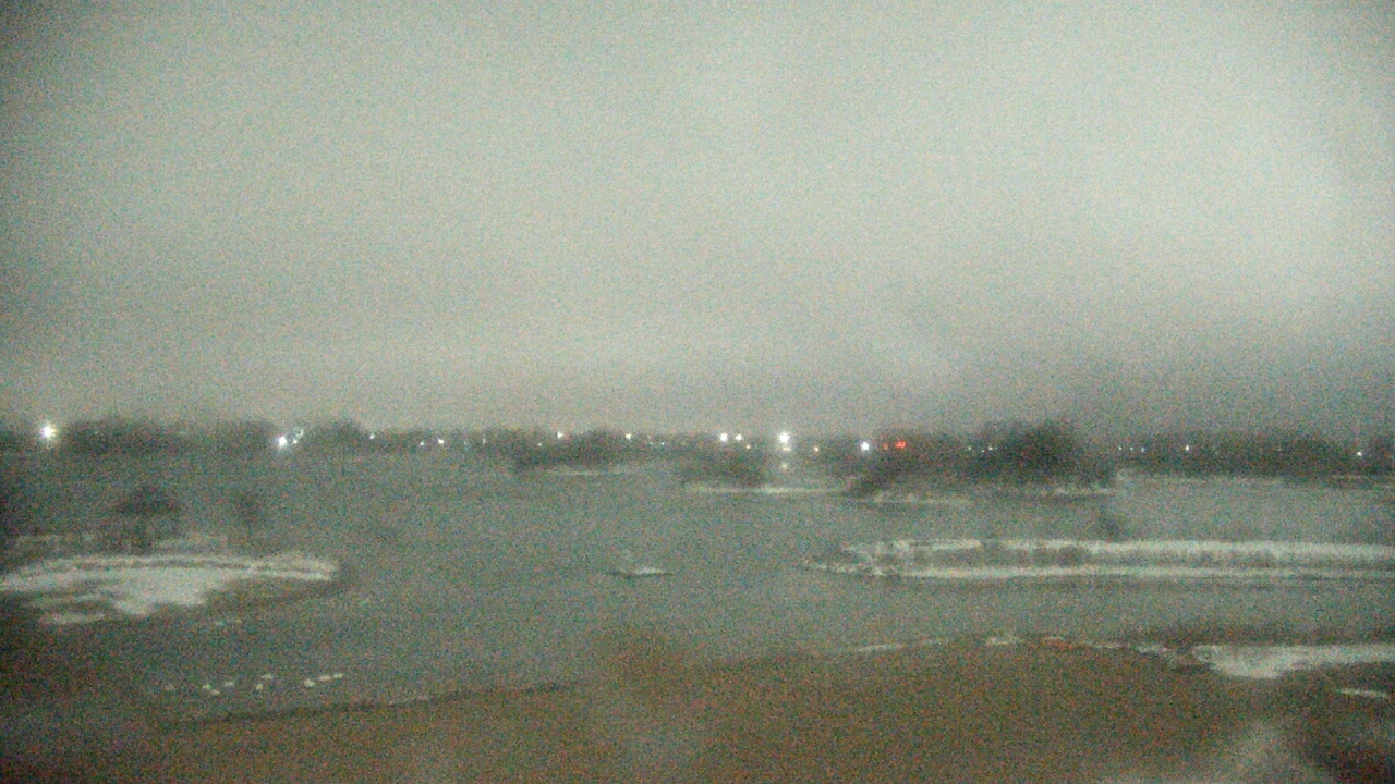 Thumbnail for current weather camera view from Three Oaks Recreation Area in Crystal Lake, Illinois