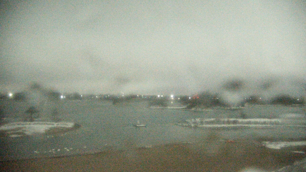 Thumbnail for current weather camera view from Three Oaks Recreation Area in Crystal Lake, Illinois