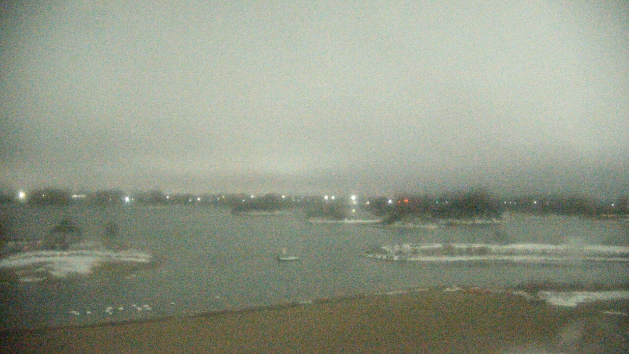 Thumbnail for current weather camera view from Three Oaks Recreation Area in Crystal Lake, Illinois