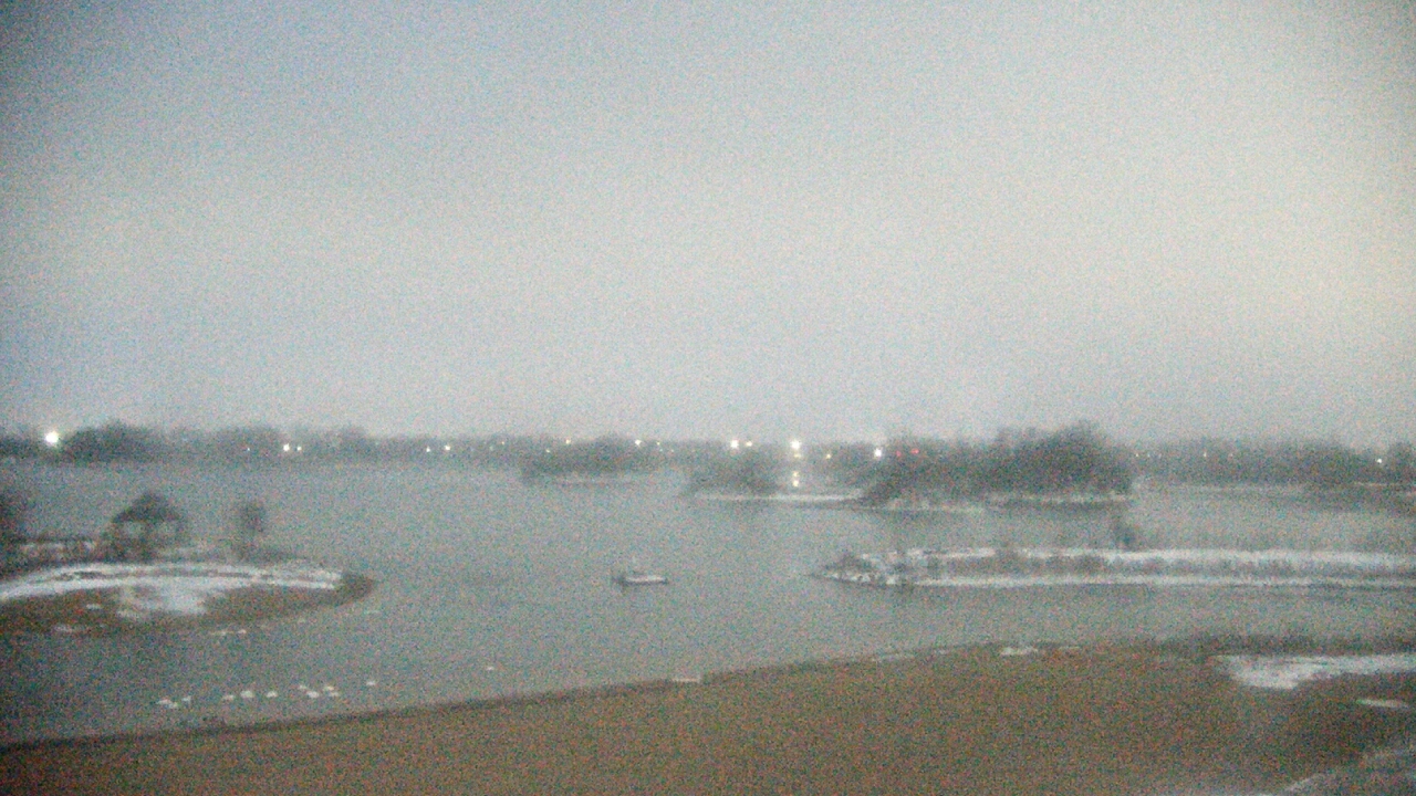 Thumbnail for current weather camera view from Three Oaks Recreation Area in Crystal Lake, Illinois