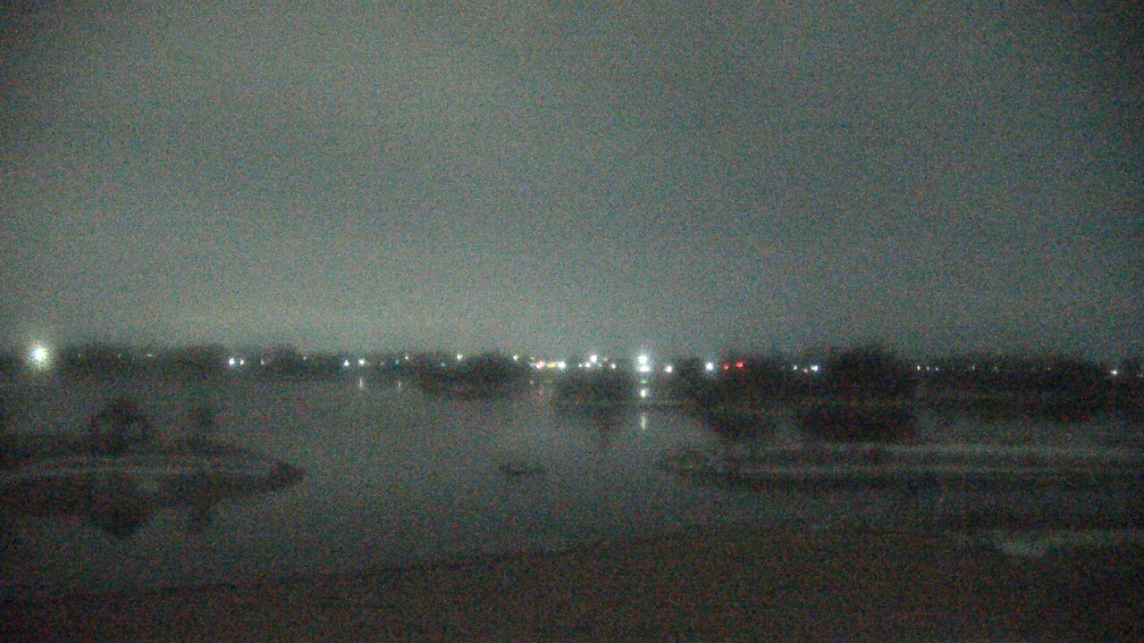 Thumbnail for current weather camera view from Three Oaks Recreation Area in Crystal Lake, Illinois