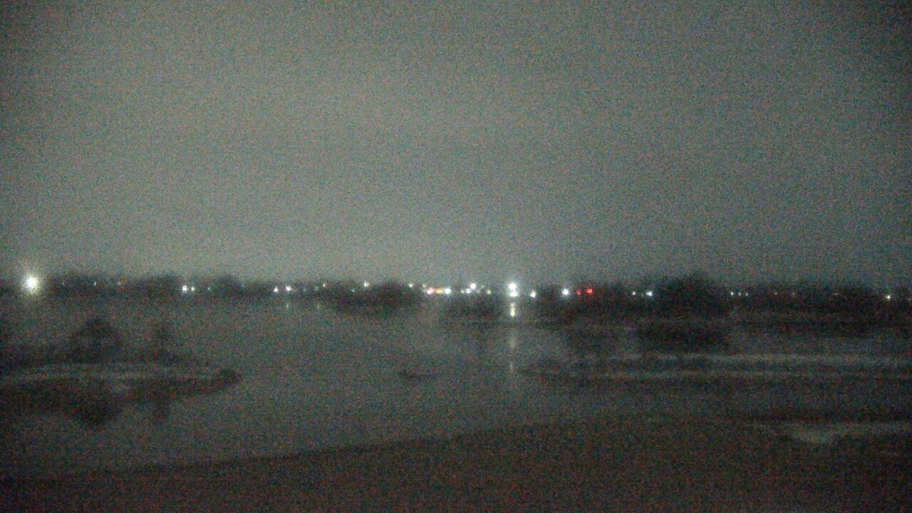 Thumbnail for current weather camera view from Three Oaks Recreation Area in Crystal Lake, Illinois