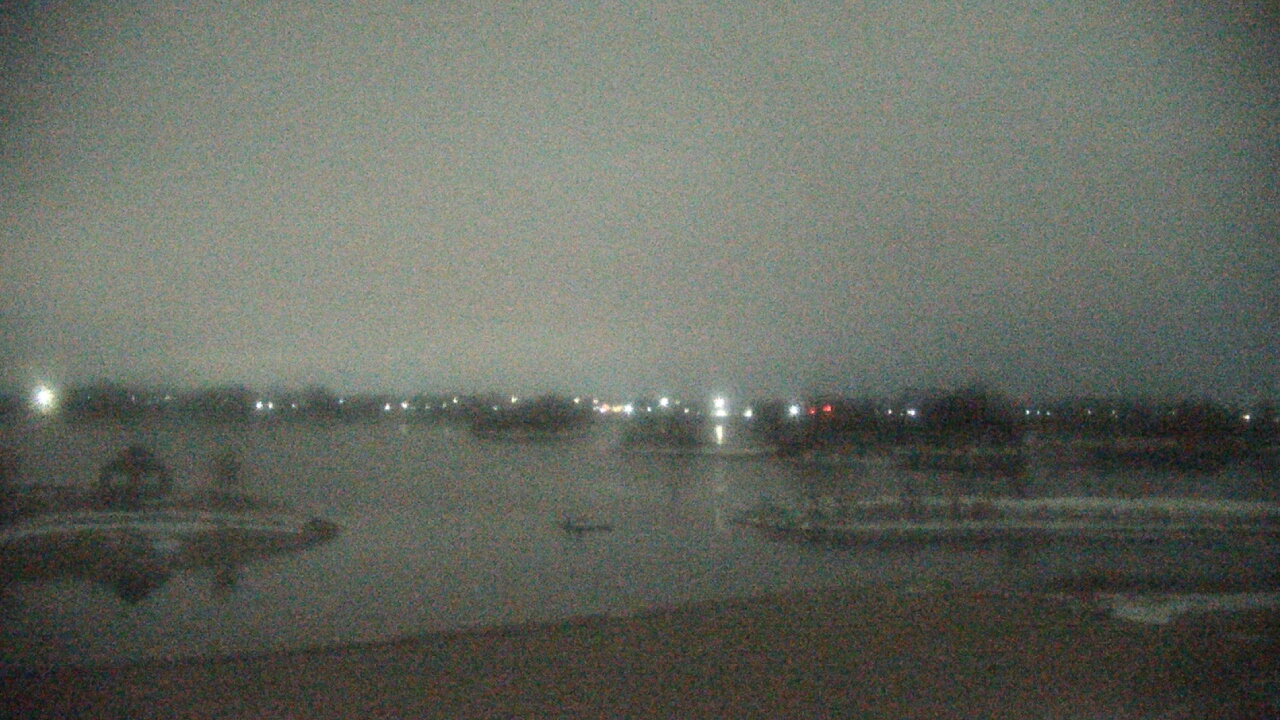 Thumbnail for current weather camera view from Three Oaks Recreation Area in Crystal Lake, Illinois