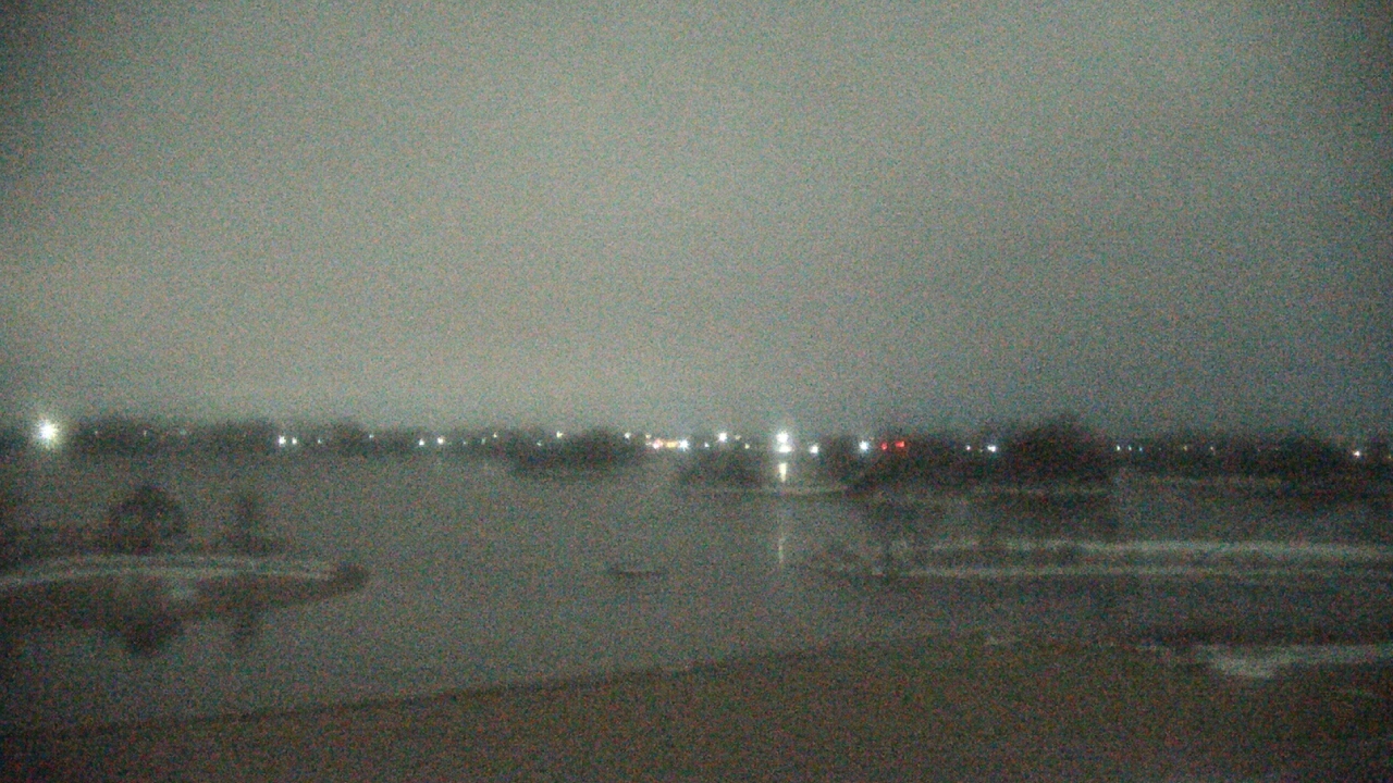 Thumbnail for current weather camera view from Three Oaks Recreation Area in Crystal Lake, Illinois