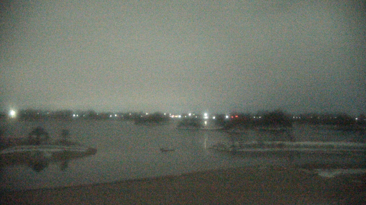 Thumbnail for current weather camera view from Three Oaks Recreation Area in Crystal Lake, Illinois