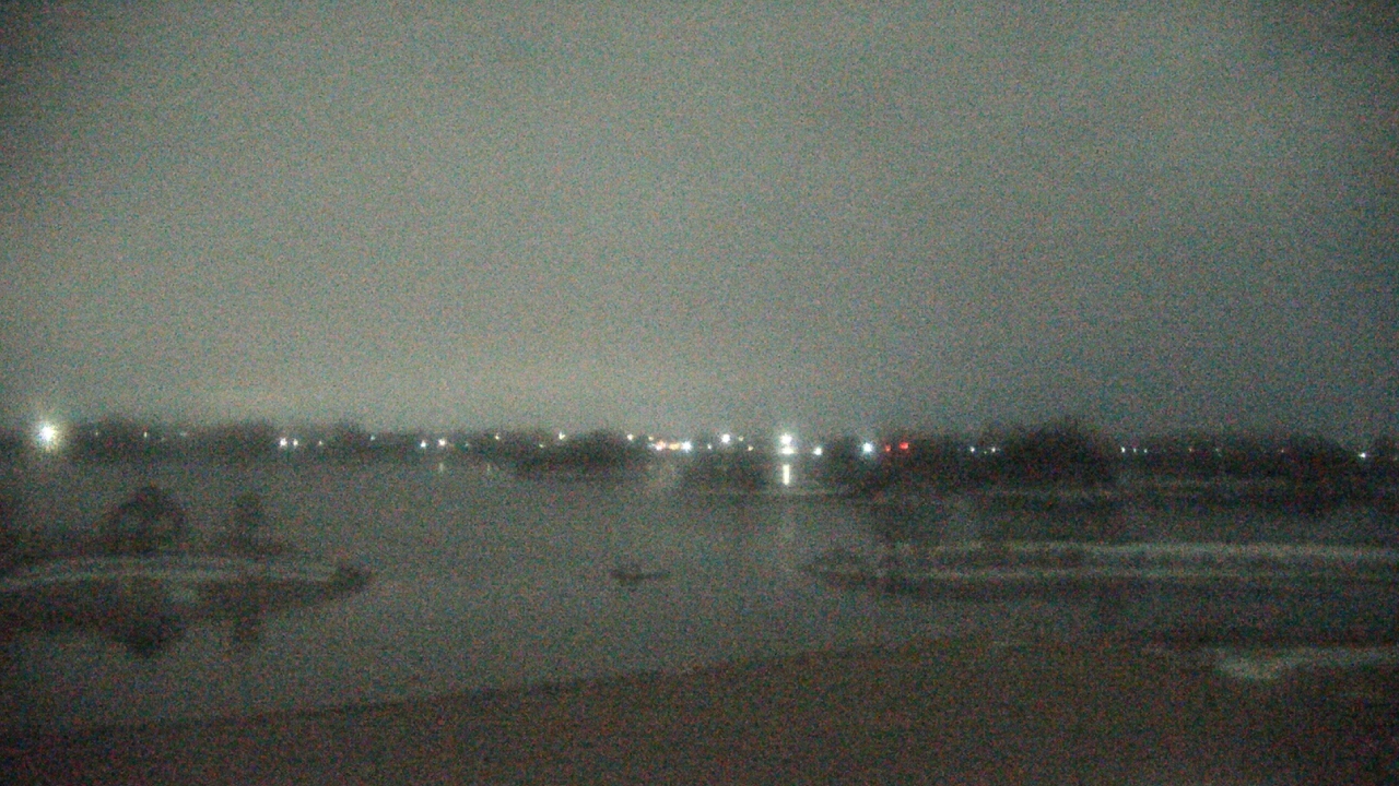 Thumbnail for current weather camera view from Three Oaks Recreation Area in Crystal Lake, Illinois