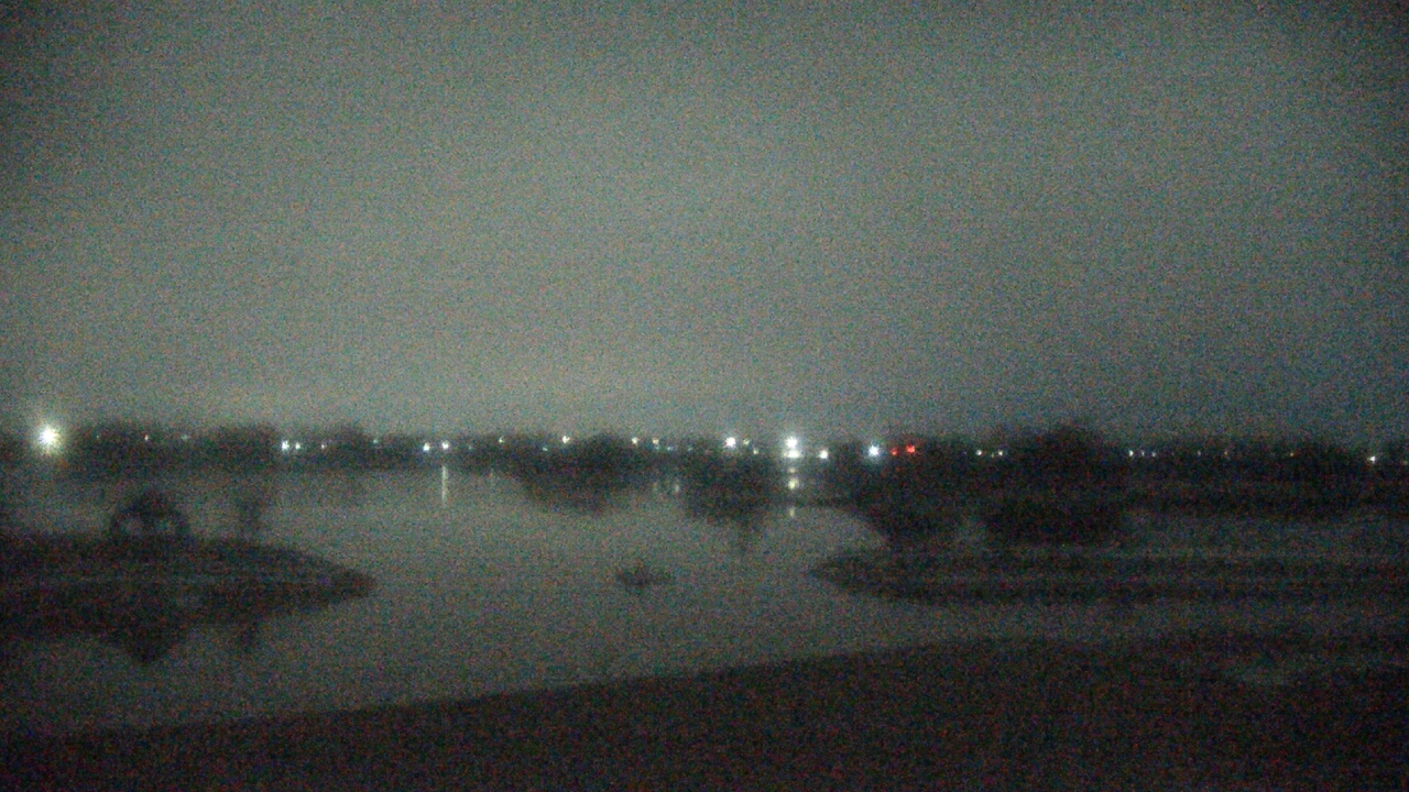 Thumbnail for current weather camera view from Three Oaks Recreation Area in Crystal Lake, Illinois