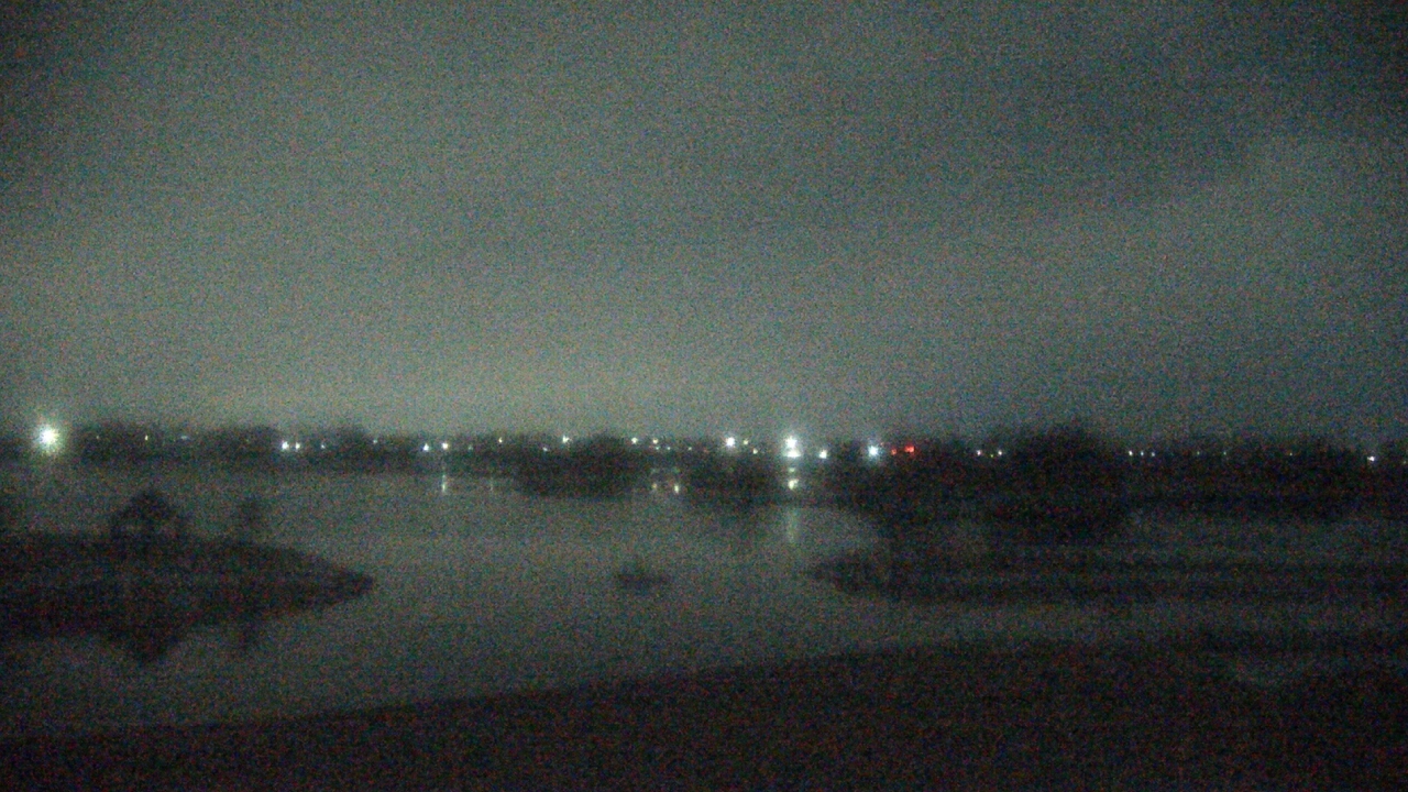 Thumbnail for current weather camera view from Three Oaks Recreation Area in Crystal Lake, Illinois